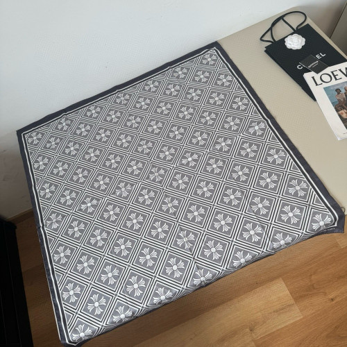 크롬하츠 90X90cm 고급 실크 패턴 스톨
