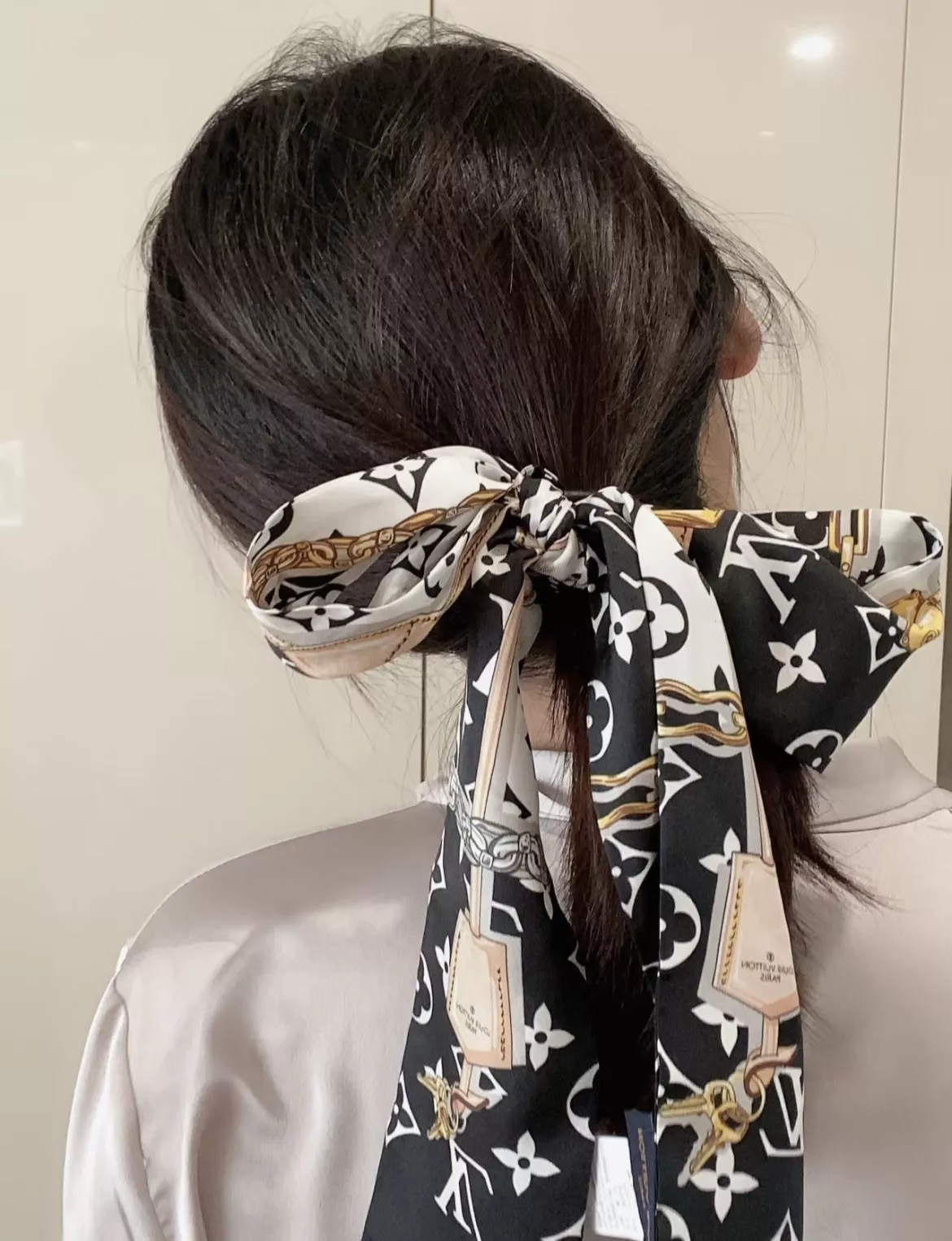 루이비통 모노그램 실크 리본 스트랩 스타일 상세 이미지 20