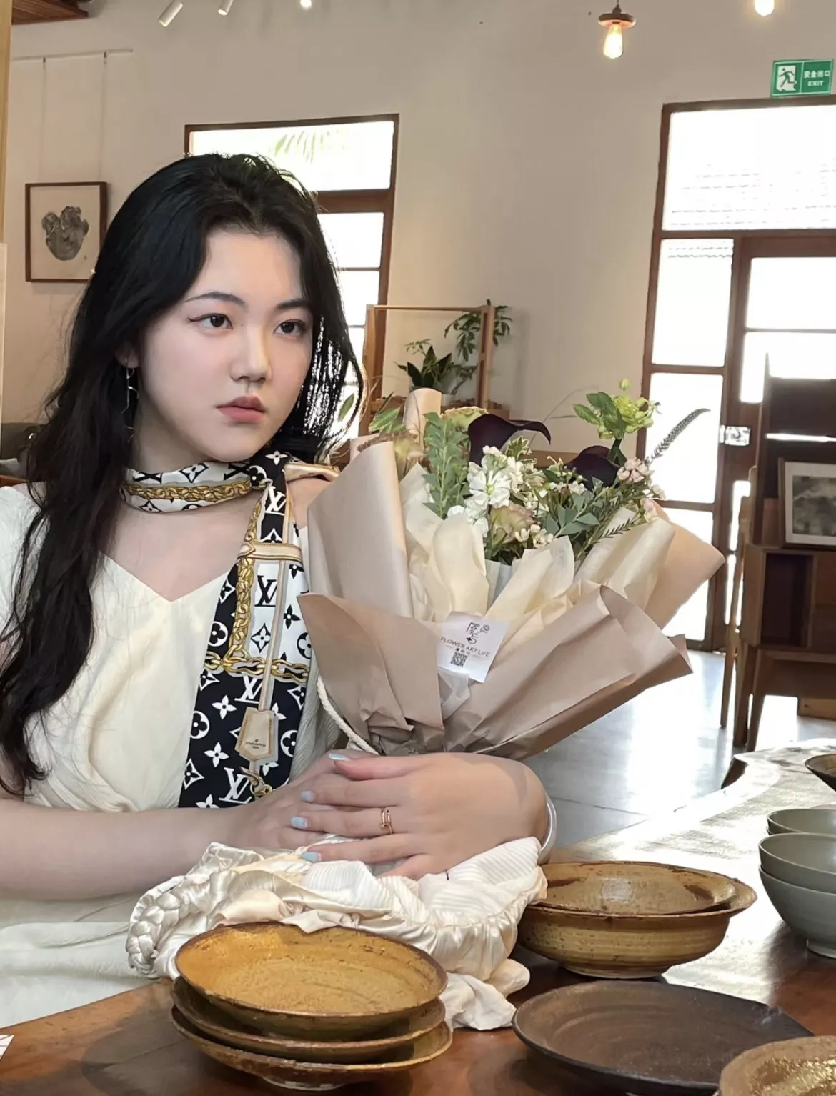 루이비통 모노그램 실크 리본 스트랩 스타일 상세 이미지 23
