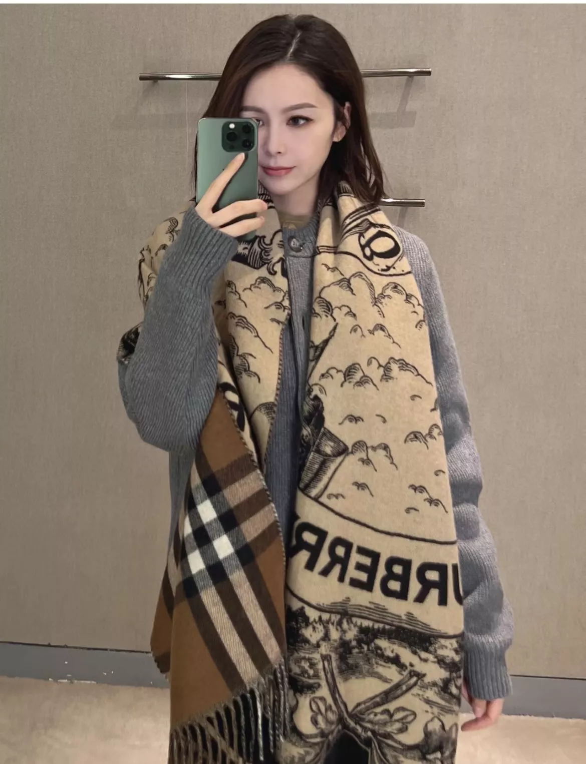 버버리 양면 전투마 캐시미어 랩 상세 이미지 22