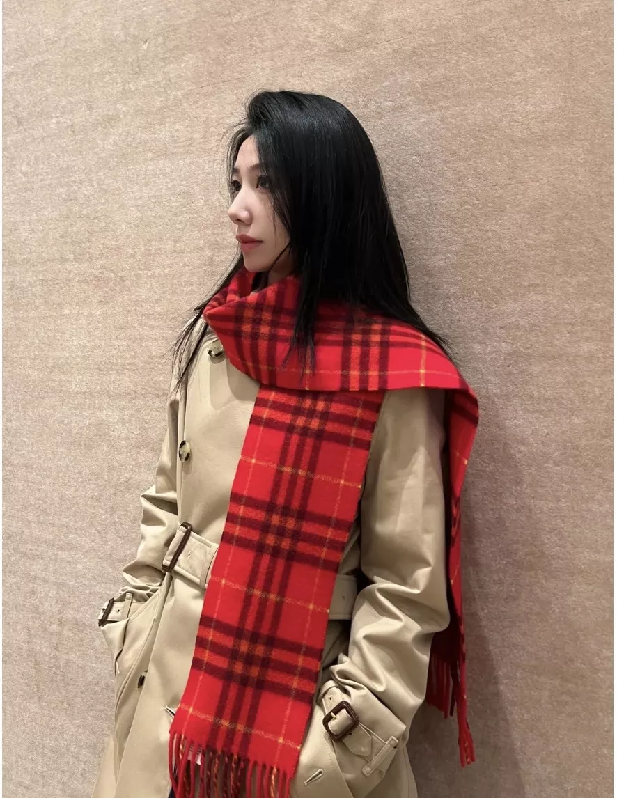 버버리 레드 체크 슬림 캐시미어 스카프 상세 이미지 19