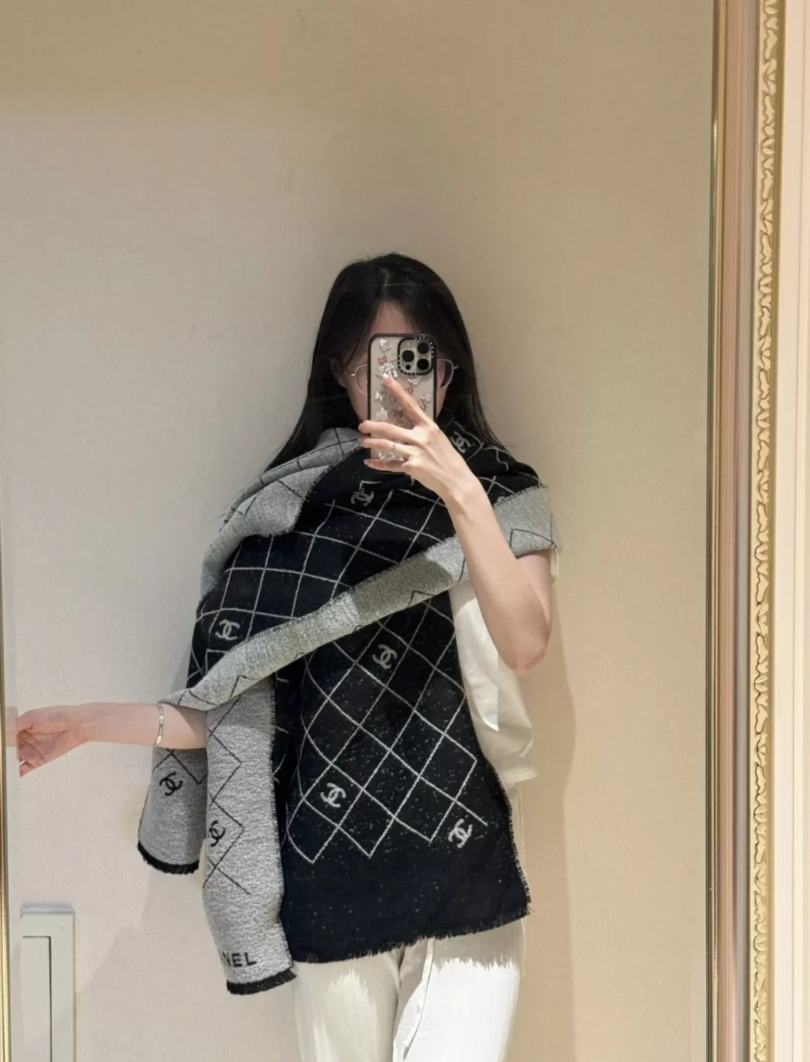 샤넬 다이아몬드 퀼팅 양면 숄 상세 이미지 30