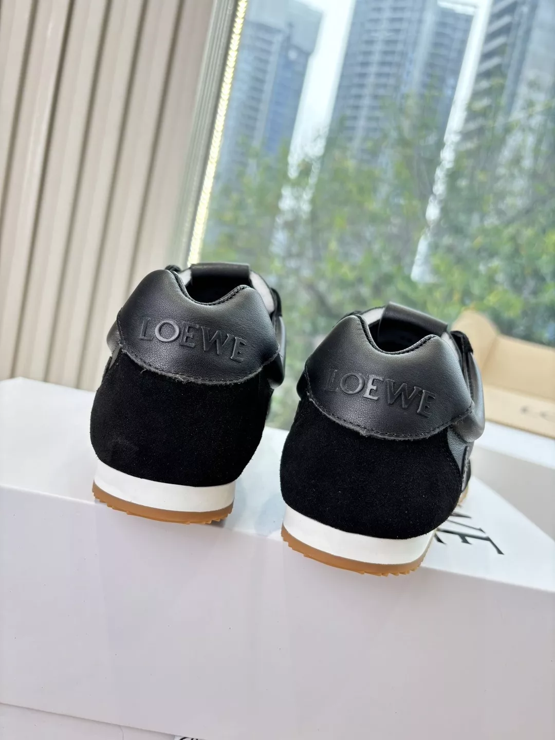 로에베 25FW 발레 러닝 스니커즈 상세 이미지 9