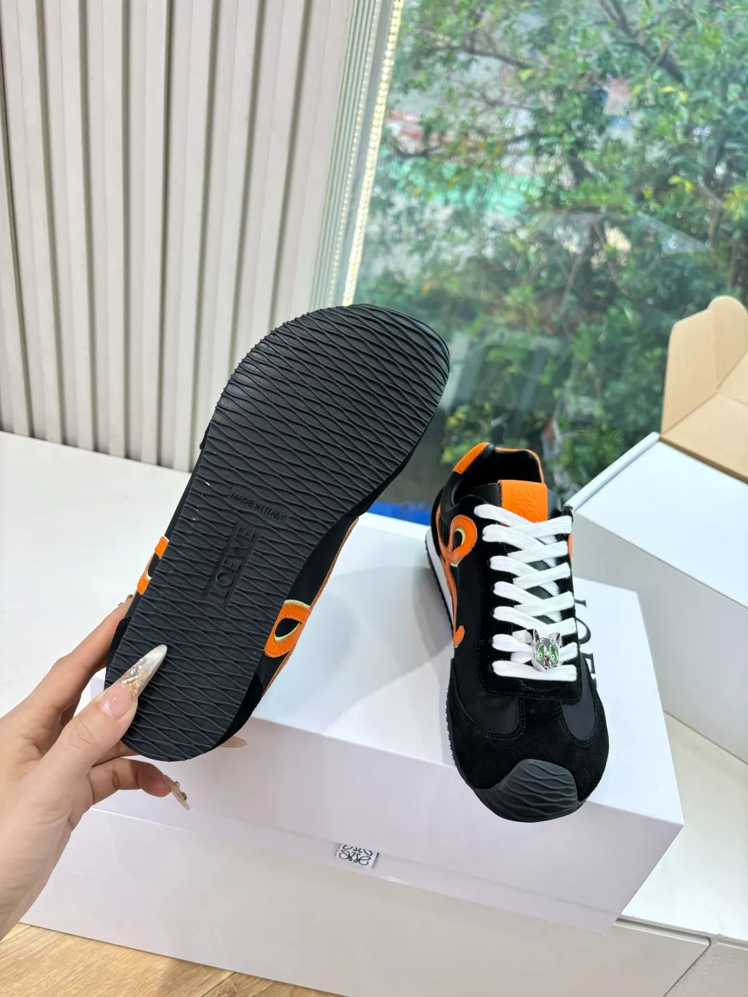 로에베 25FW 발레 러너 아감 스니커즈 상세 이미지 6