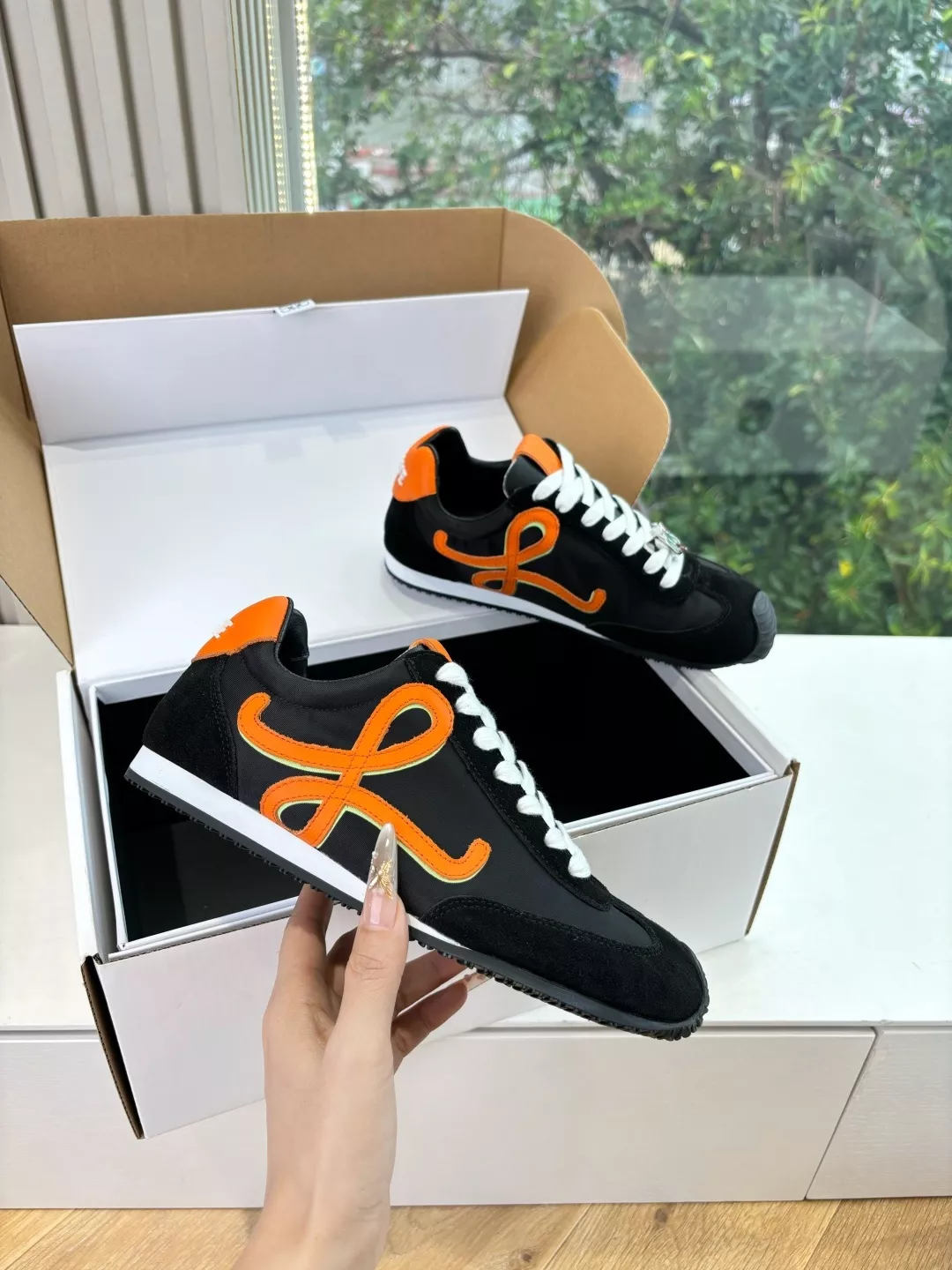 로에베 25FW 발레 러너 아감 스니커즈 상세 이미지 3
