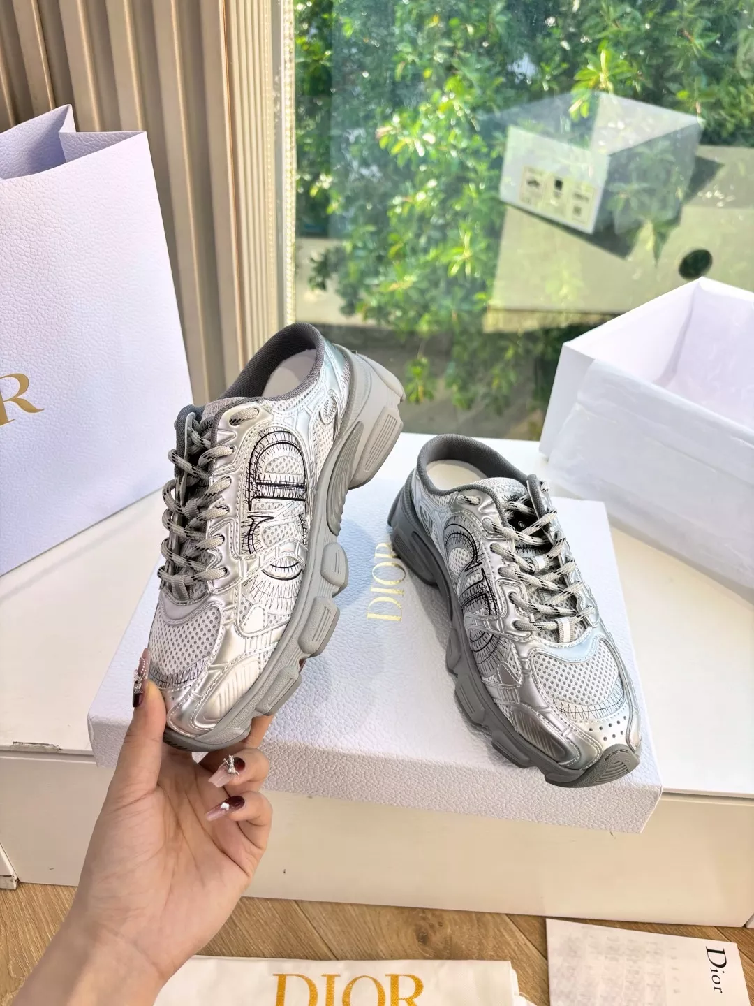디올 Cest Dior 레더 메쉬 스니커즈 상세 이미지 5