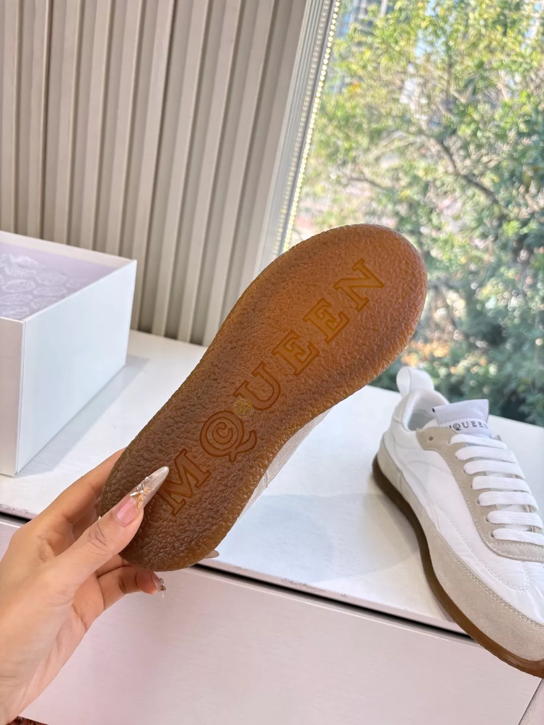 알렉산더맥퀸 빈티지 무드 스웨이드 배색 로우 스니커즈 상세 이미지 7