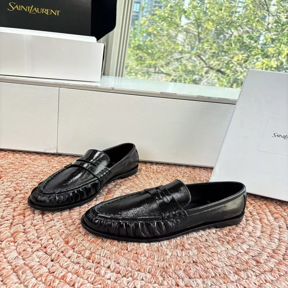 입생로랑 YSL 커플 로고 포인트 로퍼