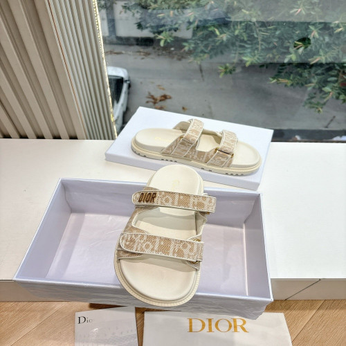 디올 2025 조기 컬렉션 로고 버클 자수 샌들