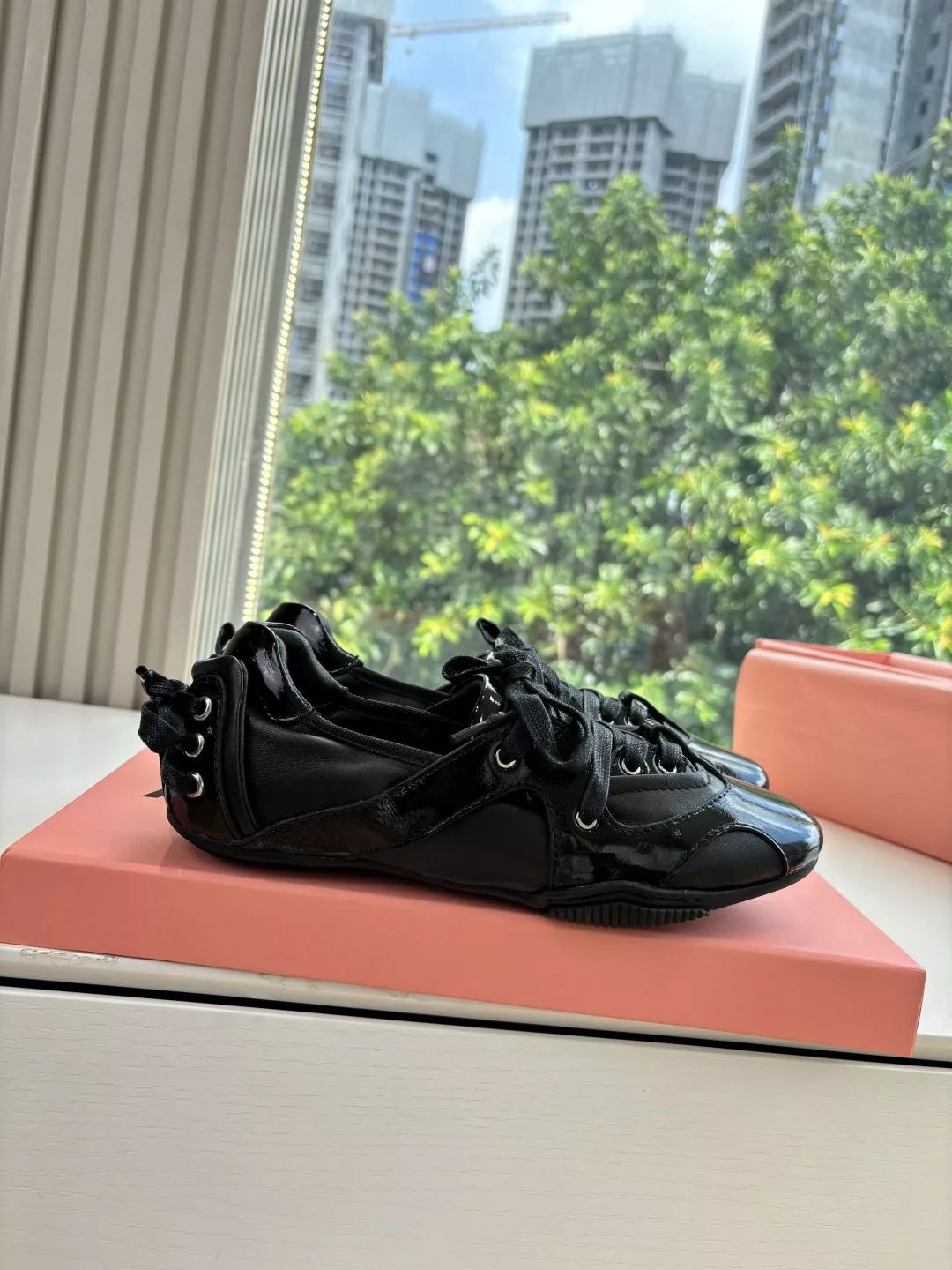 아크네스튜디오 발레리나 스트랩 디테일 플랫 스니커즈 상세 이미지 7