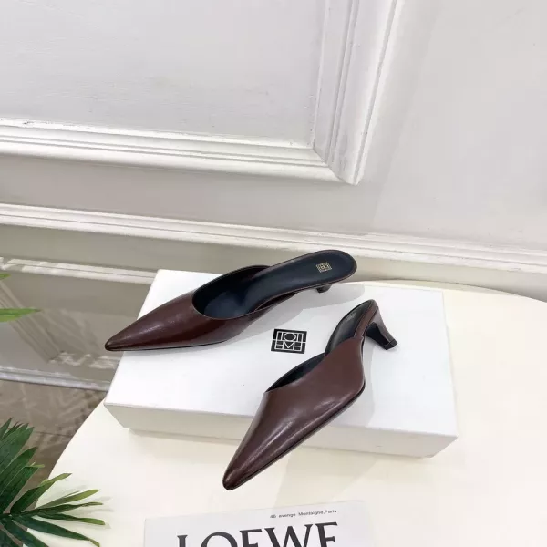 토템 레트로 포인티드토 캣힐 하프 뮬