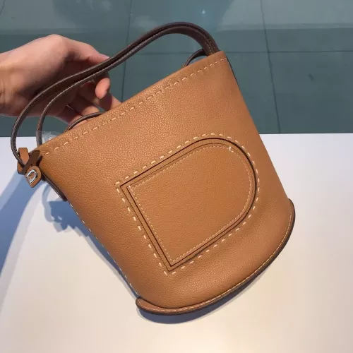 델보 디핀 버킷백