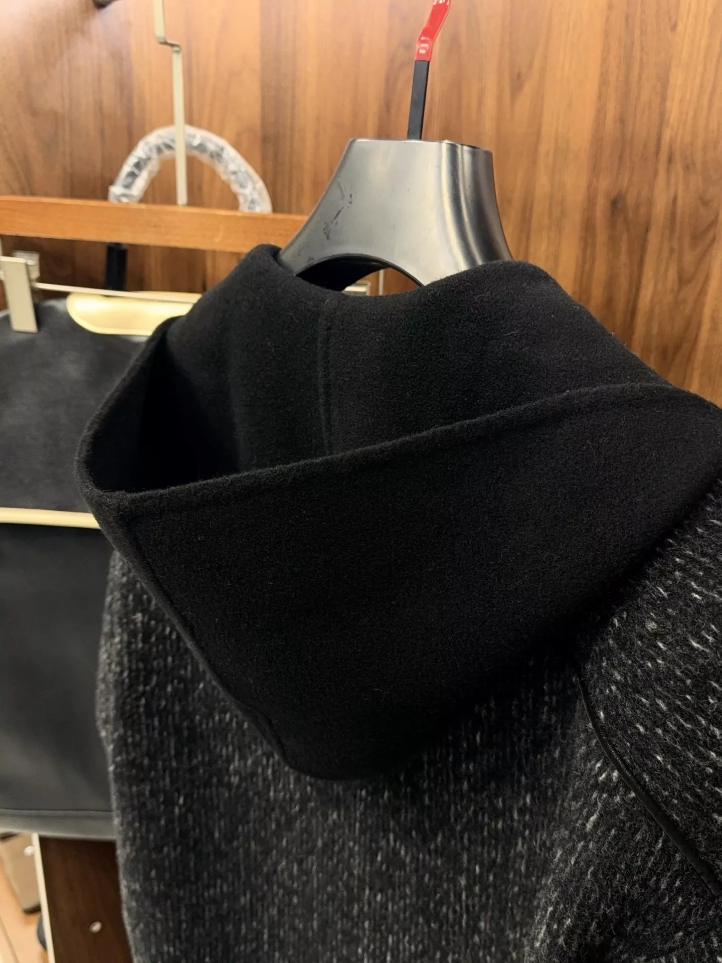 루이비통 남성 후드 빅카라 스타 자카드 롱 캐시미어 코트 상세 이미지 5