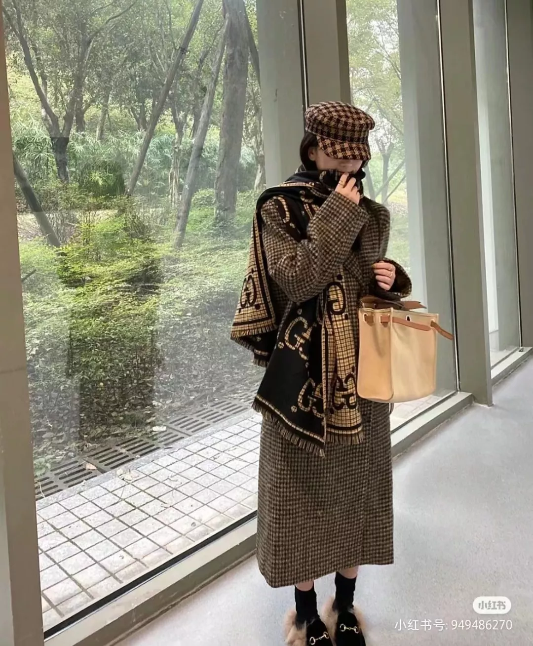 구찌 대로고 모노그램 양면 울 스카프 상세 이미지 15