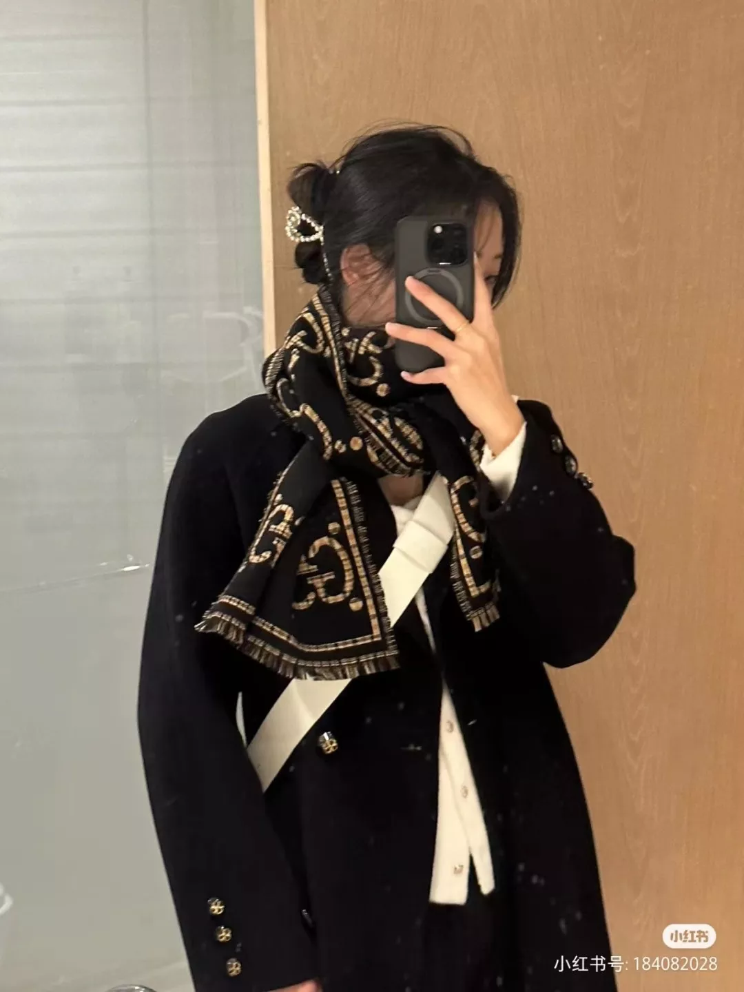 구찌 대로고 모노그램 양면 울 스카프 상세 이미지 12