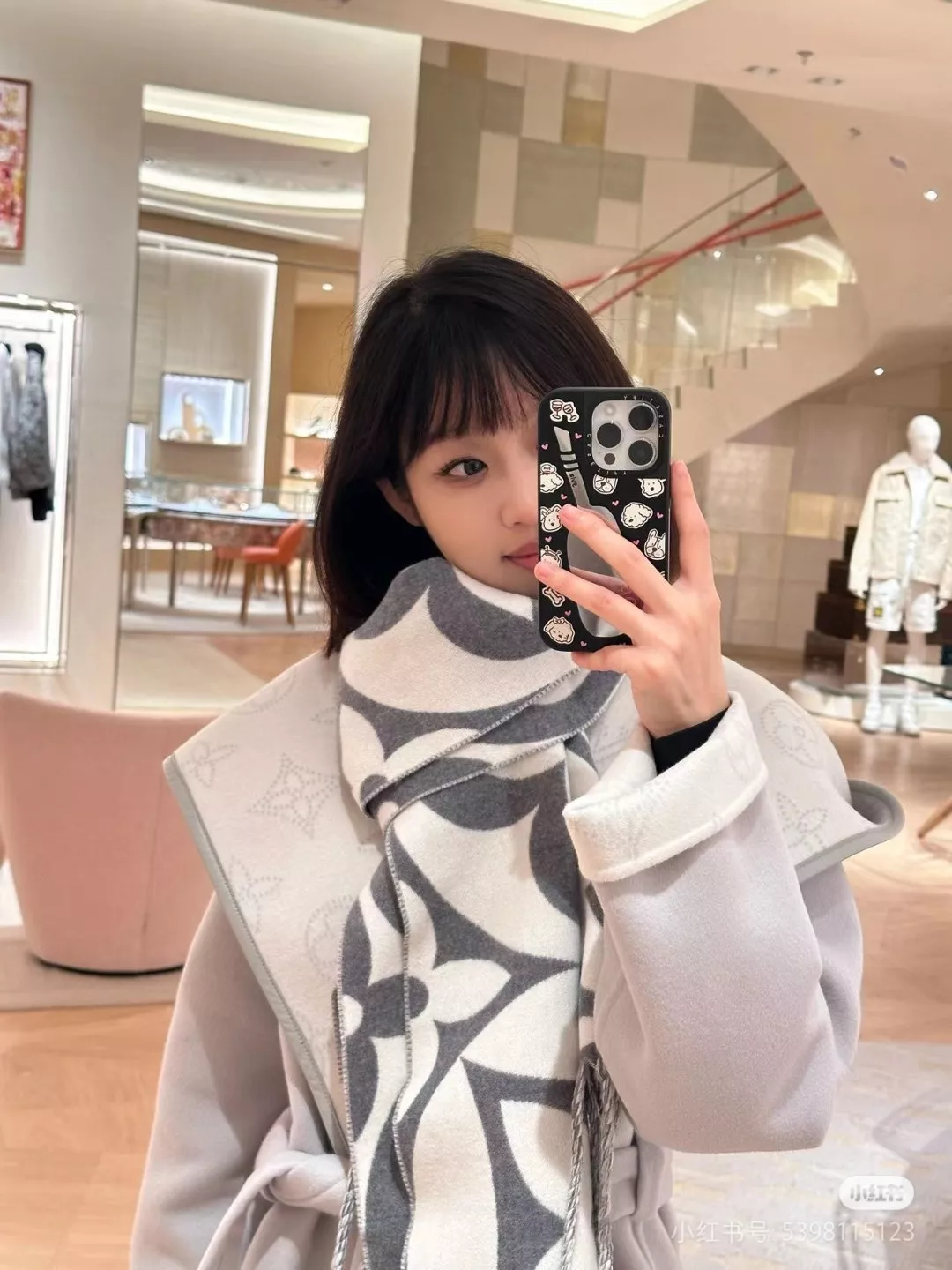 루이비통 마작 패턴 양면 울캐시미어 프린지 스카프 상세 이미지 13