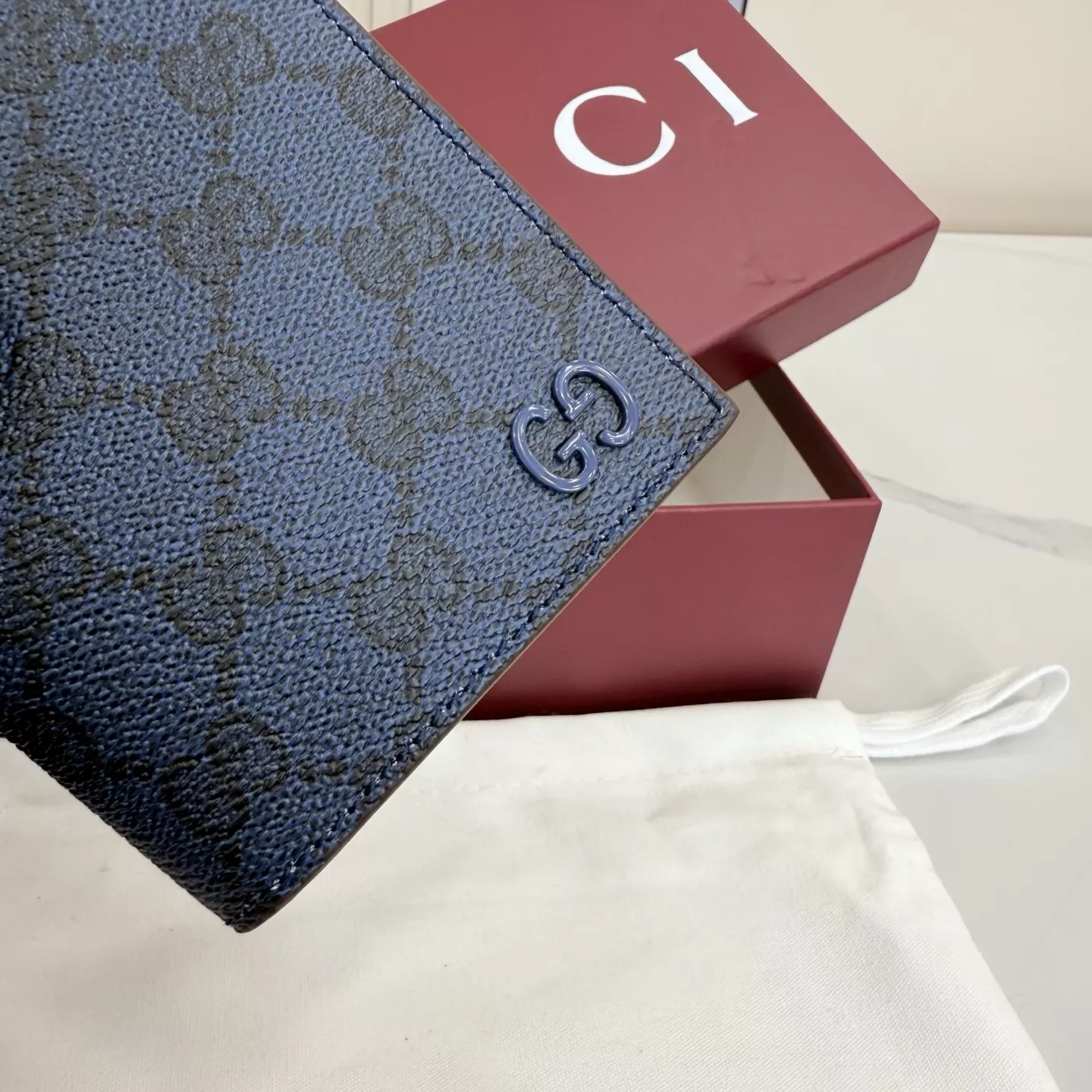 구찌 GG 수프림 여권 커버 상세 이미지 5