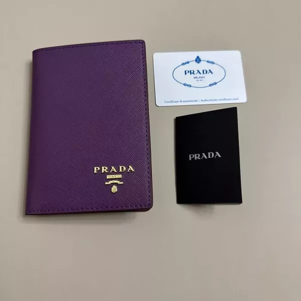 프라다 바레니아 카프스킨 여권지갑