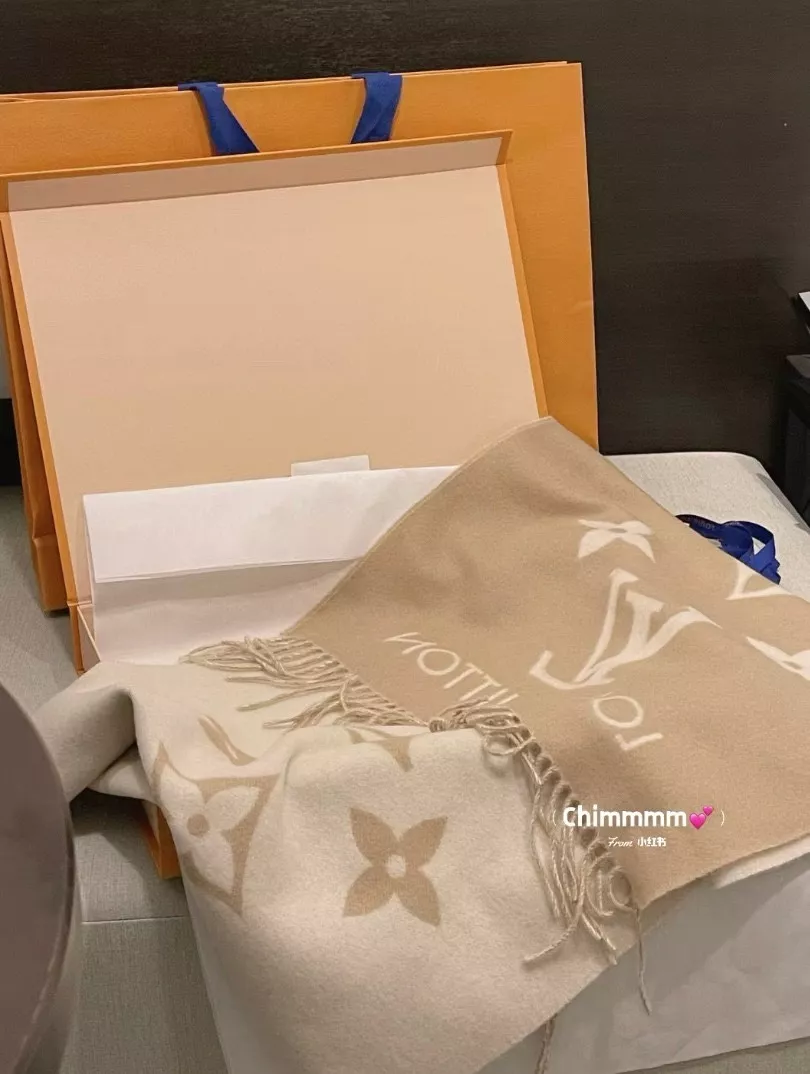 루이비통 모노그램 양면 캐시미어 숄 상세 이미지 12