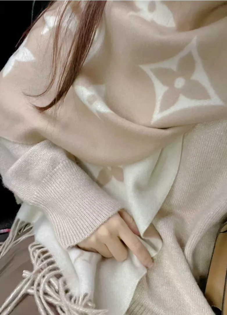 루이비통 모노그램 양면 캐시미어 숄 상세 이미지 9