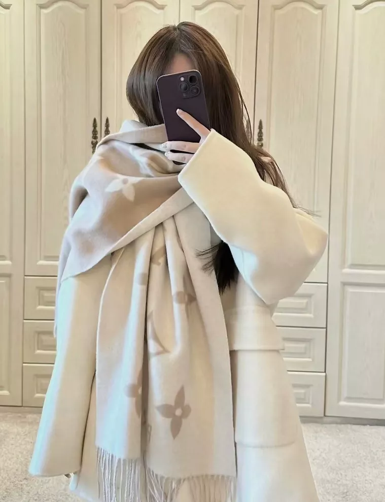 루이비통 모노그램 양면 캐시미어 숄 상세 이미지 10