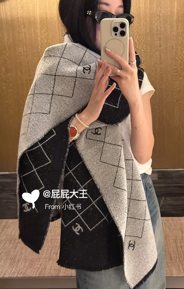 샤넬 25a 양면 울 글리터 숄 상세 이미지 17