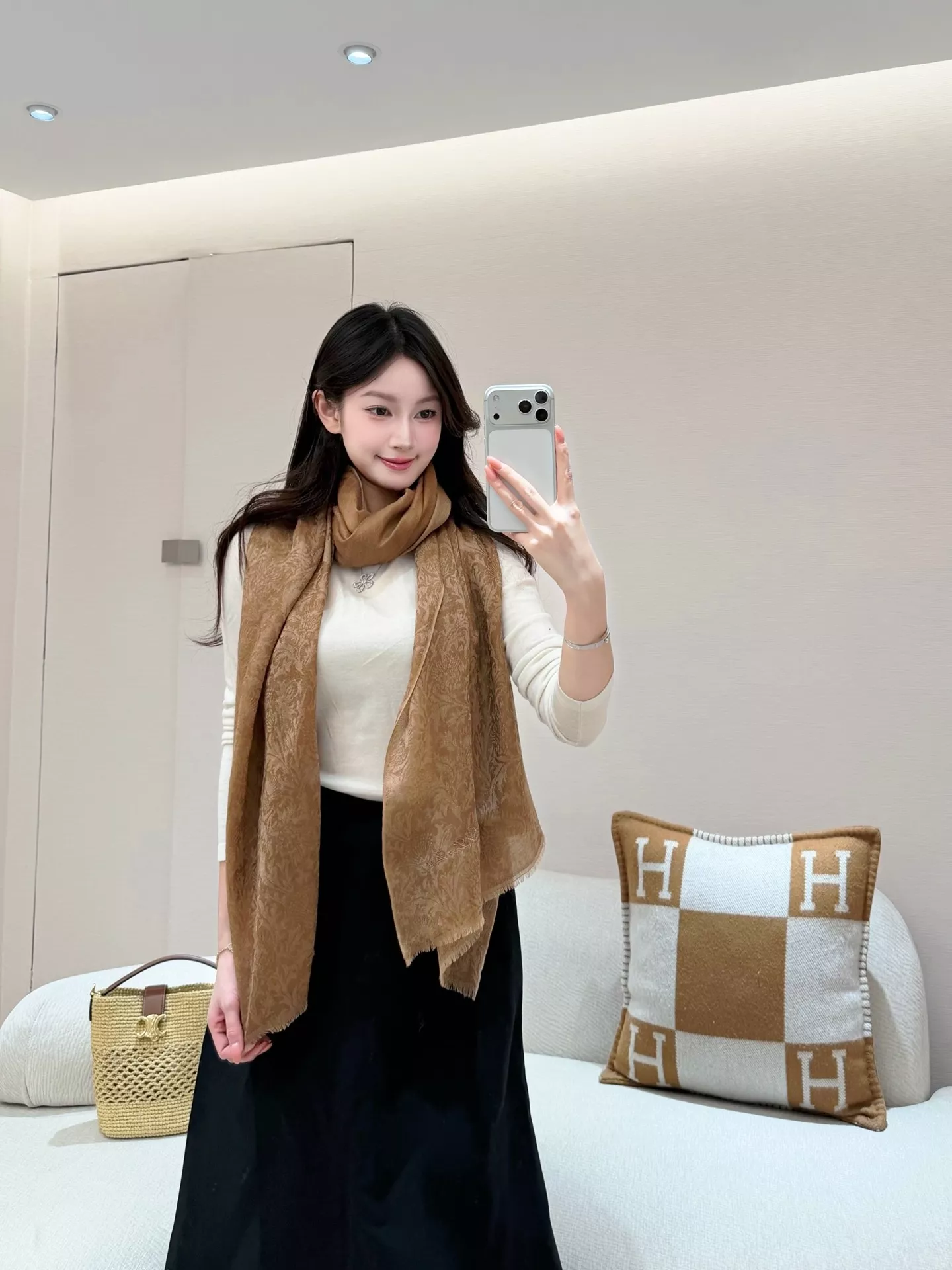 로로피아나 바로크 자카드 캐시미어 숄 상세 이미지 11
