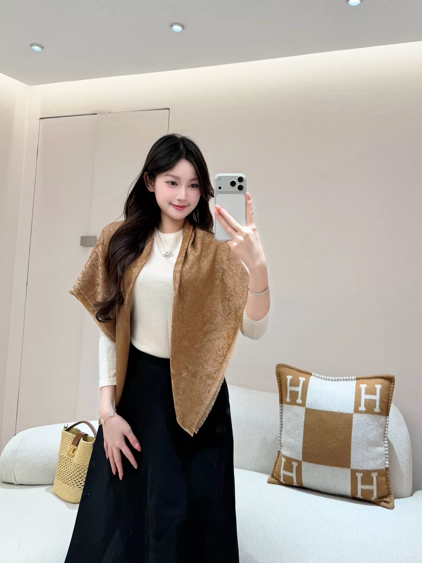 로로피아나 바로크 자카드 캐시미어 숄 상세 이미지 10