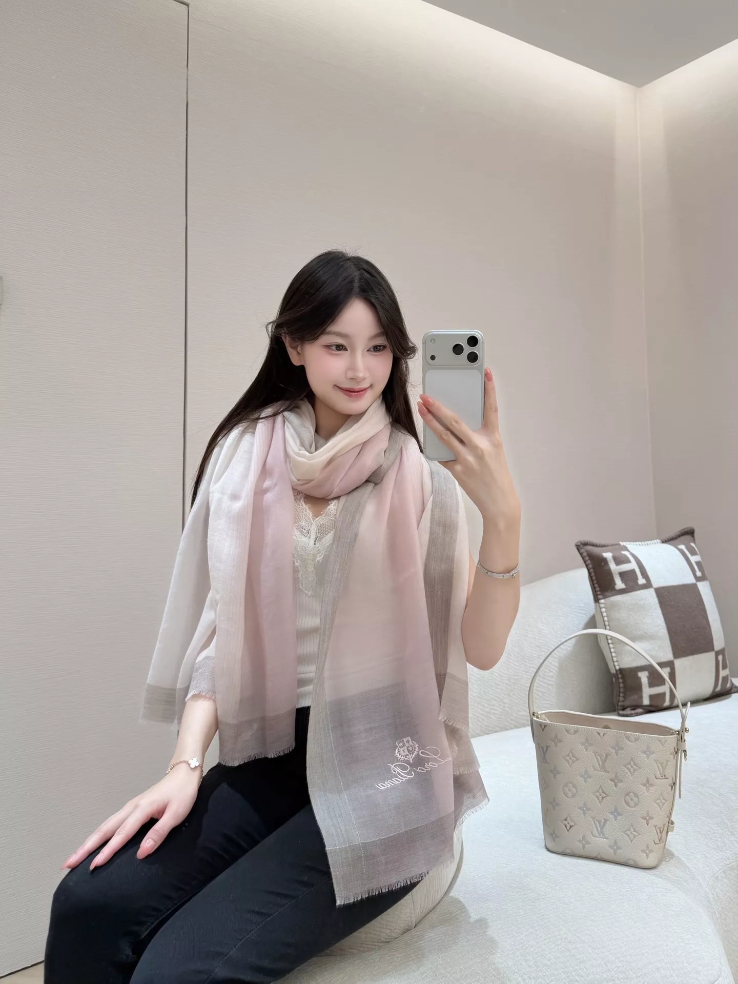 로로피아나 캐시미어 그라데이션 스톨 상세 이미지 10