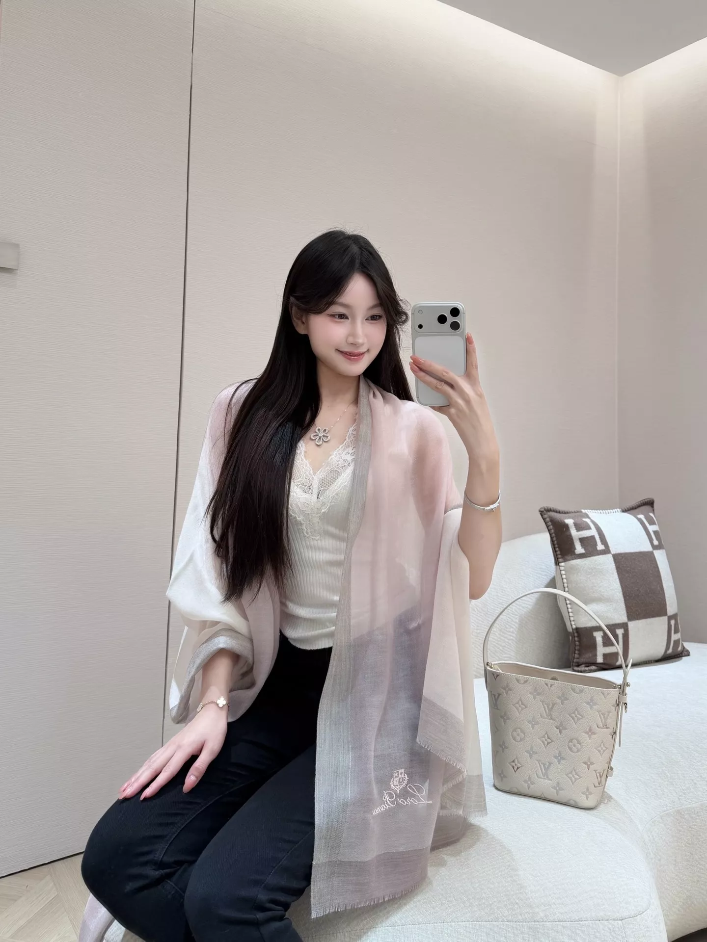 로로피아나 캐시미어 그라데이션 스톨 상세 이미지 11