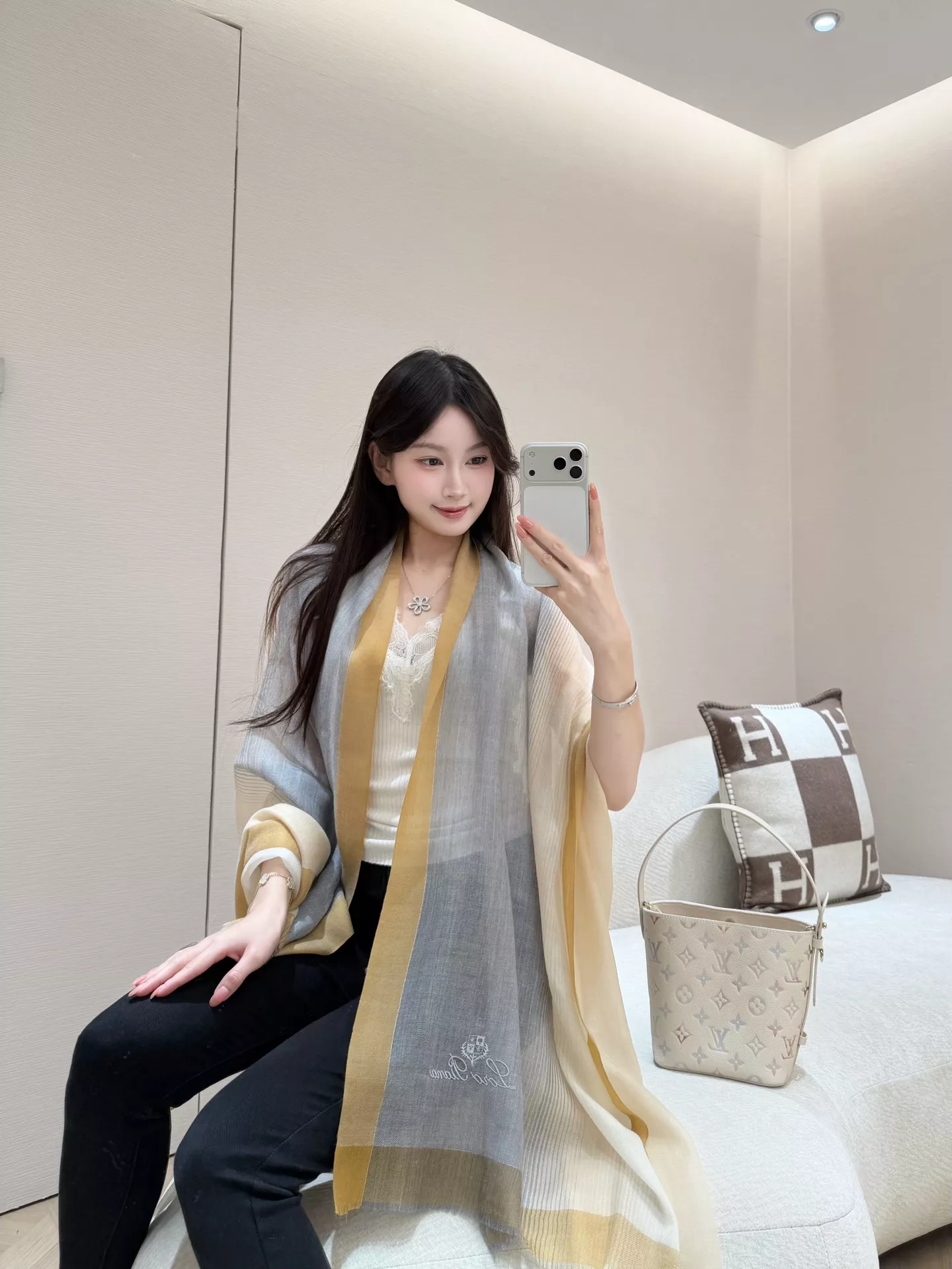 로로피아나 캐시미어 링 텍스처 스톨 상세 이미지 12