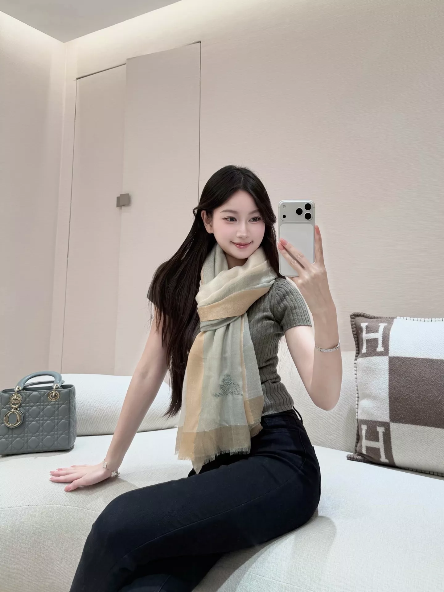 로로피아나 캐시미어 링 텍스처 스톨 상세 이미지 10