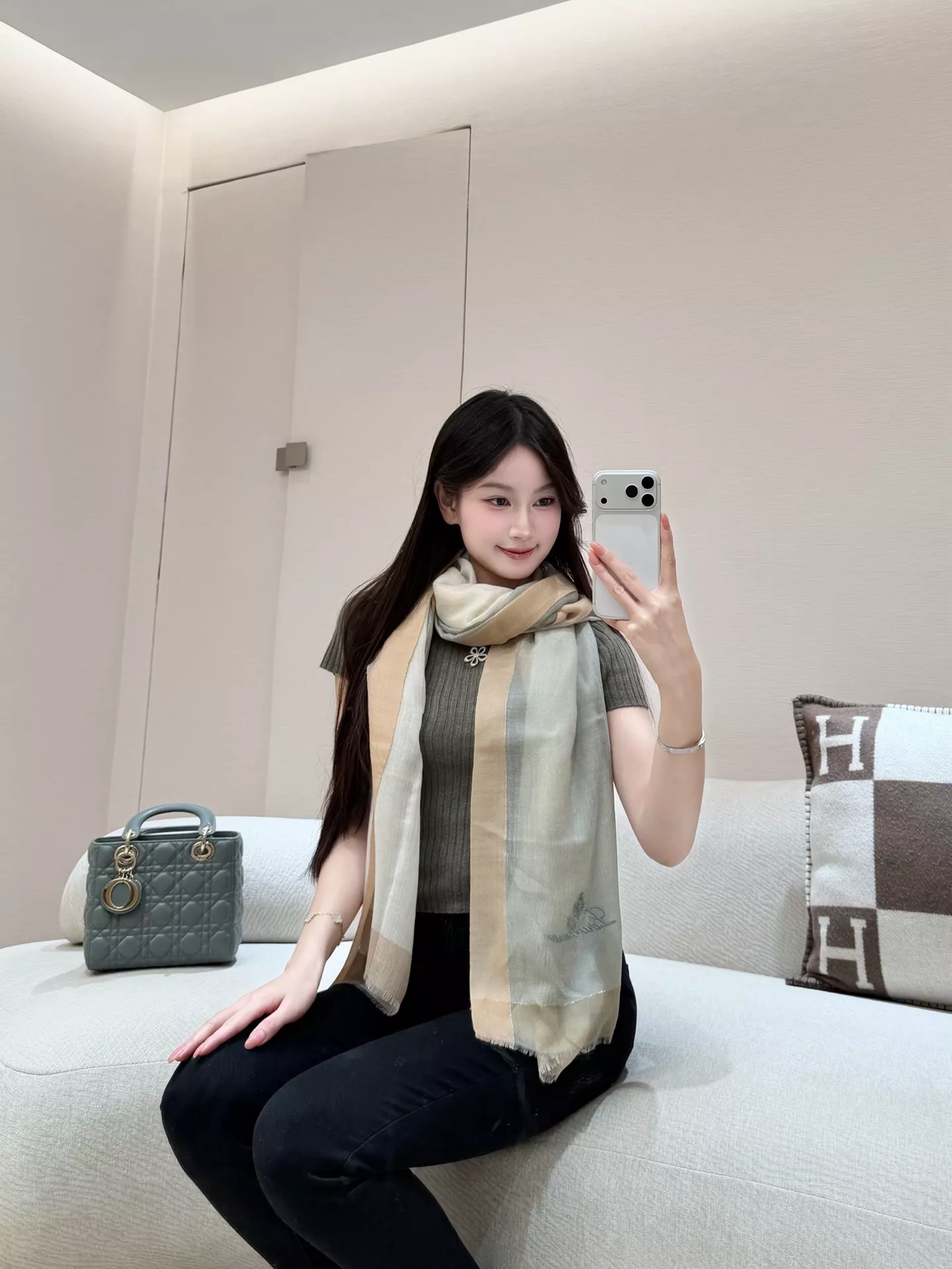 로로피아나 캐시미어 링 텍스처 스톨 상세 이미지 11
