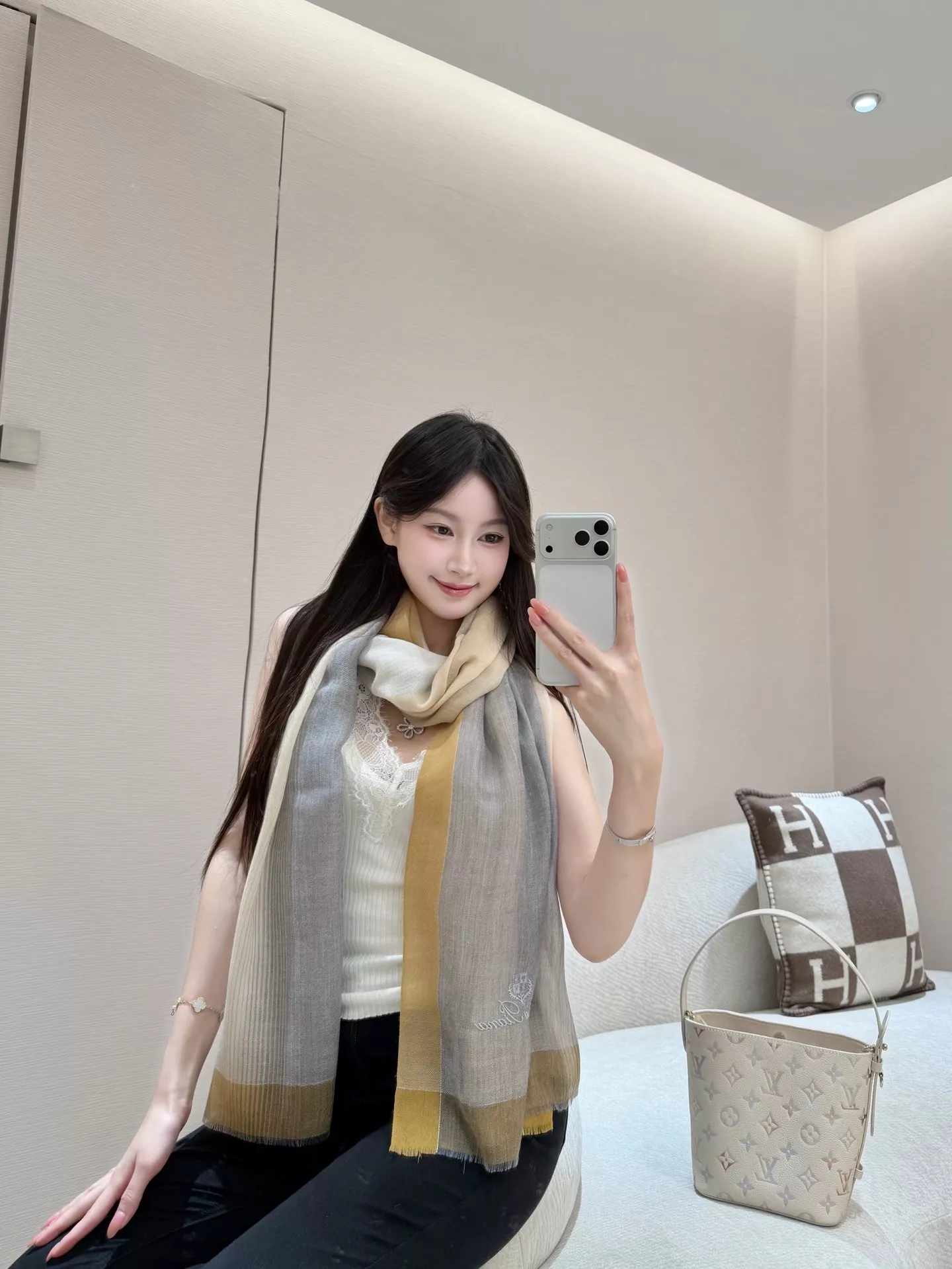 로로피아나 캐시미어 링 텍스처 스톨 상세 이미지 14