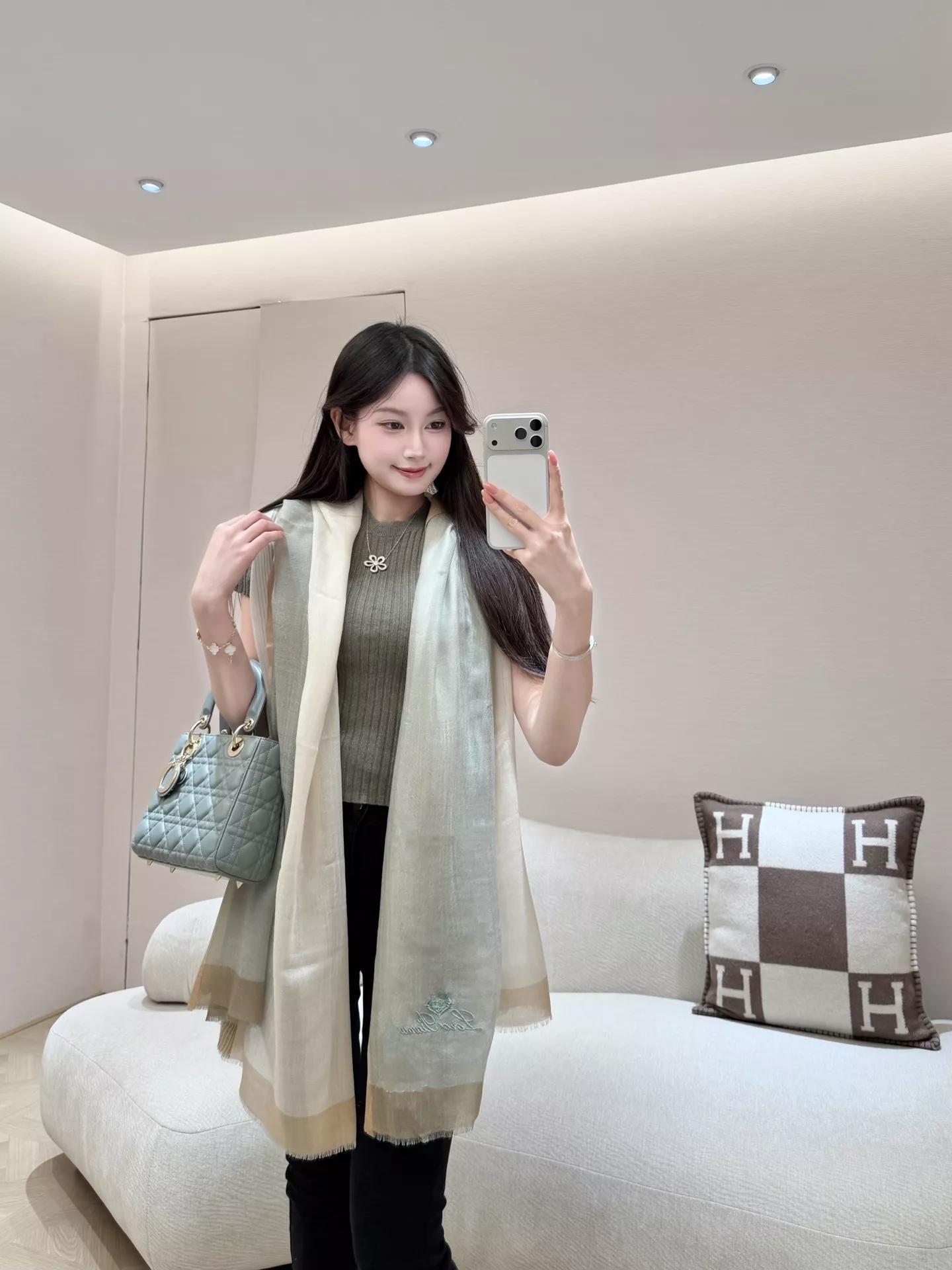 로로피아나 캐시미어 링 텍스처 스톨 상세 이미지 9
