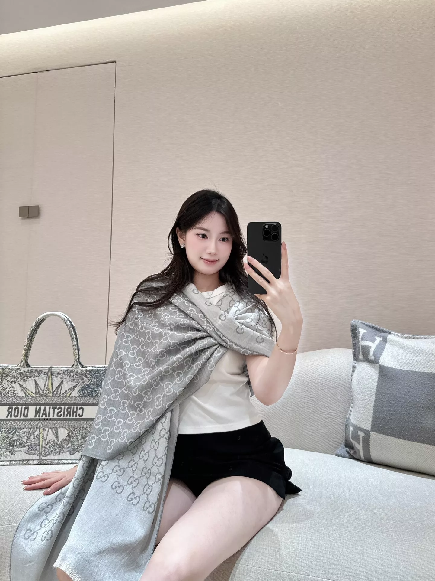 구찌 GG 모노그램 실크 울 숄 상세 이미지 10