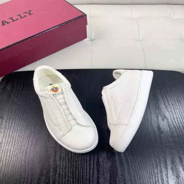 발리 레더 로우탑 스니커즈