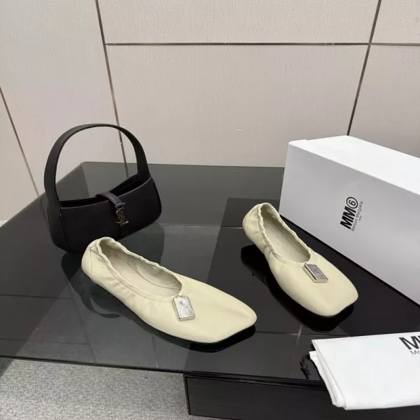 메종마르지엘라 엠엠식스 파리 발레 플랫 락 장식