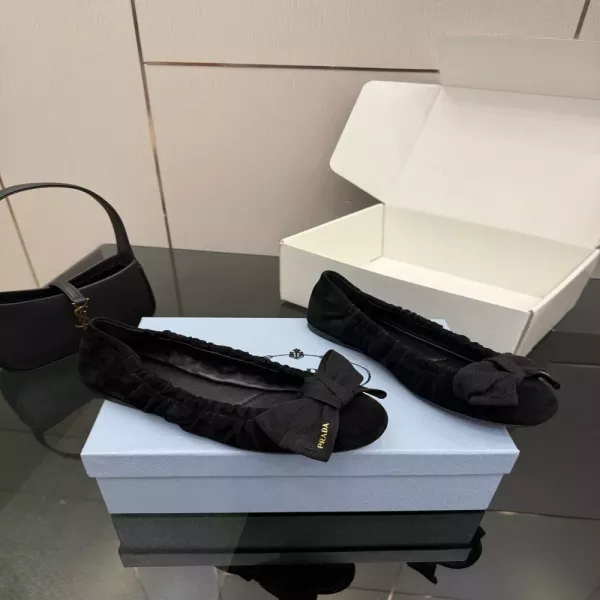 프라다 헤어리 포인트 메리제인 플랫