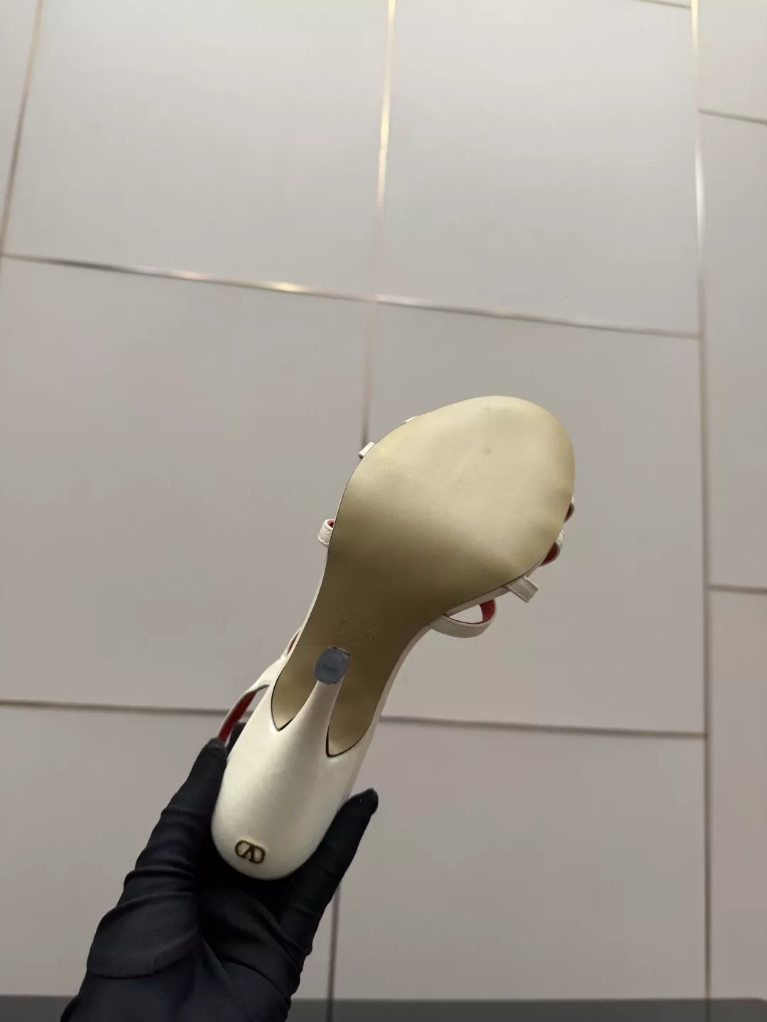 발렌티노 브이로고 시그니처 스트랩 샌들 상세 이미지 10