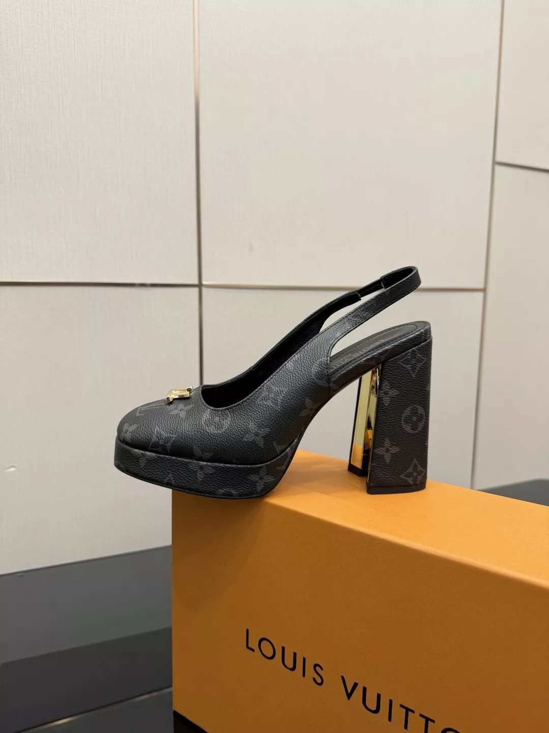 루이비통 빈티지 무드 슬링백 플랫폼 힐 상세 이미지 7