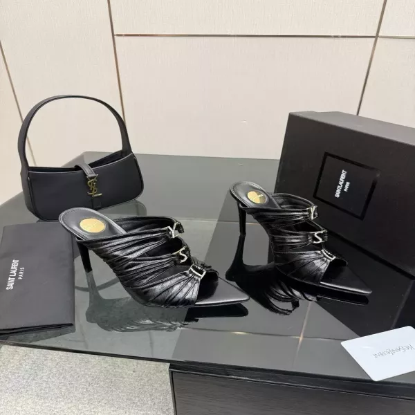 입생로랑 25SS 크리스탈 장식 하이힐 뮬 샌들