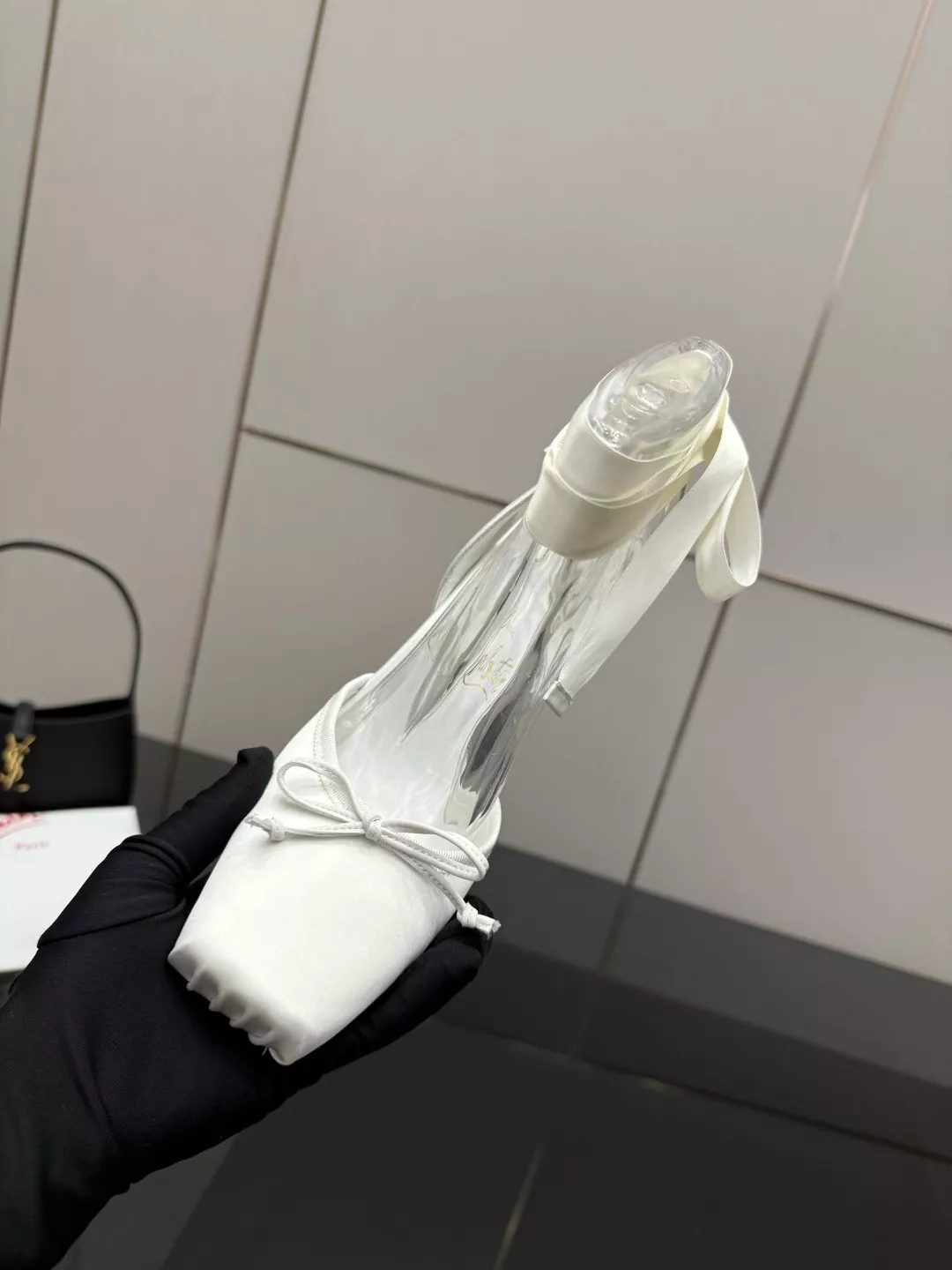 크리스찬루부탱 신상 스퀘어토 스트랩 하이힐 레드솔 상세 이미지 8