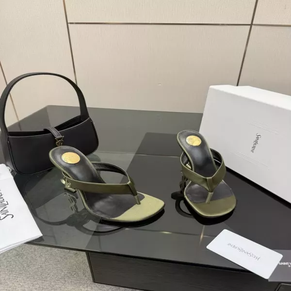 입생로랑 메탈 로고 스트랩 하이힐 샌들