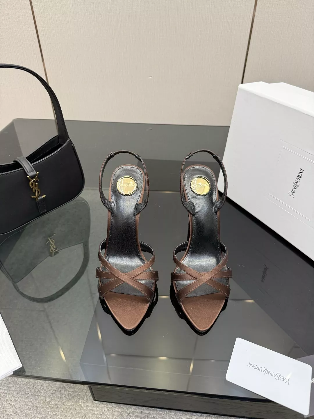 입생로랑 YSL 메탈 로고 스트랩 하이힐 샌들 상세 이미지 1