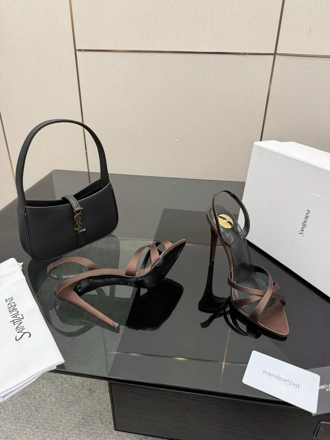 입생로랑 YSL 메탈 로고 스트랩 하이힐 샌들 상세 이미지 5