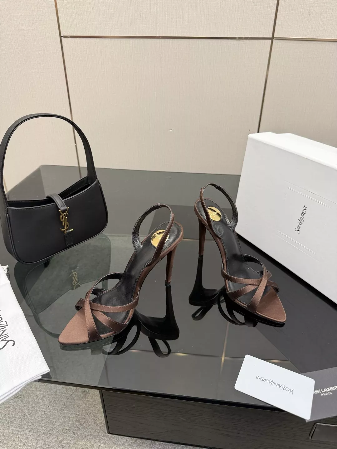 입생로랑 YSL 메탈 로고 스트랩 하이힐 샌들 상세 이미지 3