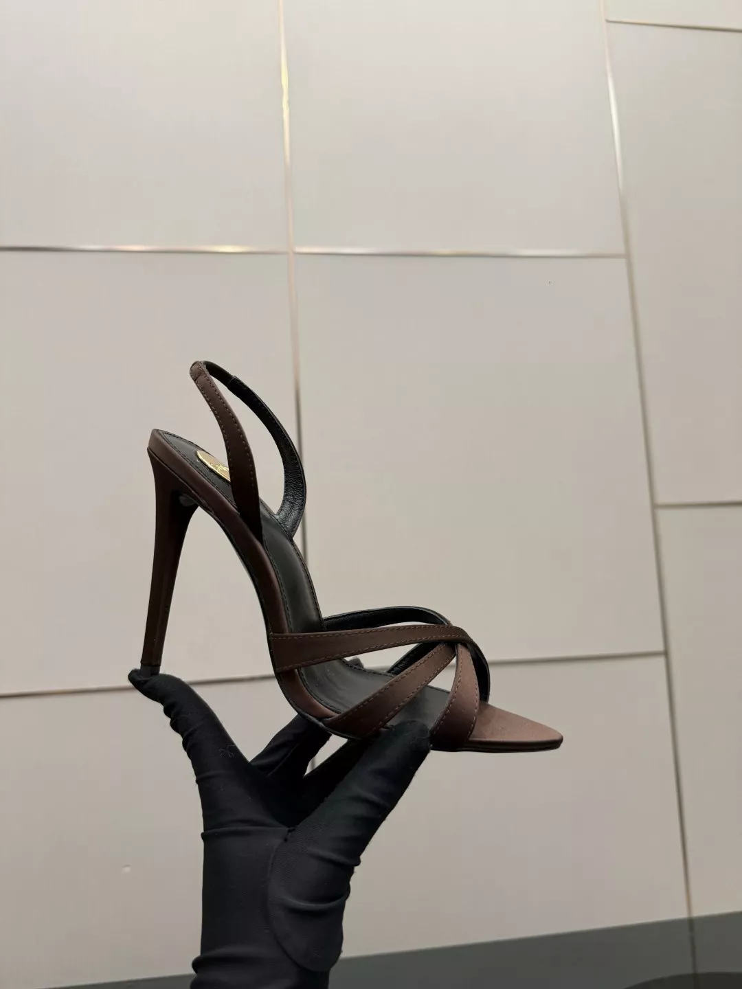 입생로랑 YSL 메탈 로고 스트랩 하이힐 샌들 상세 이미지 7