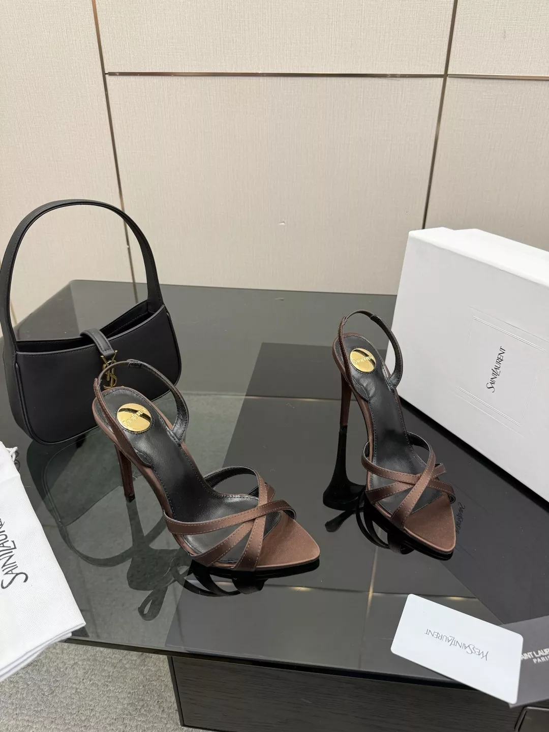 입생로랑 YSL 메탈 로고 스트랩 하이힐 샌들 상세 이미지 2