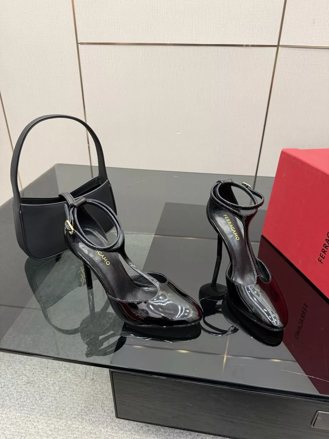 페라가모 바라 리본 라운드 버클 에나멜 스트랩 샌들 힐 상세 이미지 2